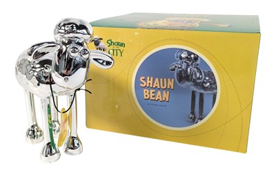 Lot 531 - SHAUN THE SHEEP - BOXED 'SHAUN BEAN' SHAUN IN THE CITY FIGURINE