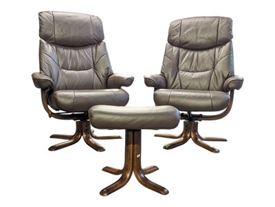 Lot 640 - PAIR OF CONTEMPORARY STRESSLESS LEATHER BROWN RECLINING ARMCHAIRS