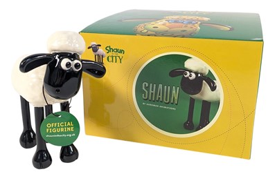 Lot 535 - SHAUN THE SHEEP - BOXED 'SHAUN' SHAUN IN THE CITY FIGURINE