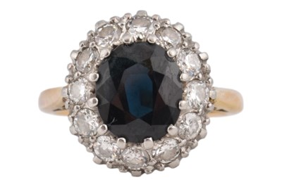 Lot 26 - 18CT GOLD PLATINUM SAPPHIRE & DIAMOND CLUSTER RING
