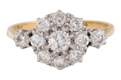 Lot 7 - EARLY 20TH CENTURY 18CT GOLD & DIAMOND CLUSTER RING