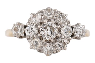 Lot 7 - EARLY 20TH CENTURY 18CT GOLD & DIAMOND CLUSTER RING
