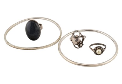 Lot 357 - ASSORTMENT OF SILVER JEWELLERY RINGS & BANGLES.