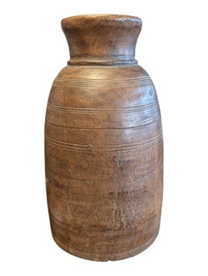 Lot 255 - EARLY 20TH CENTURY VINTAGE MANGO WOODEN TURNED VASE