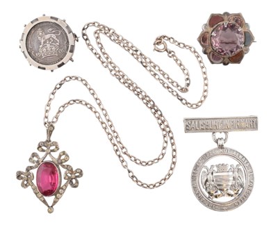 Lot 282 - A SILVER PENDANT NECKLACE & THREE SILVER BROOCHES