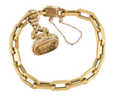 Lot 73 - ITALIAN 18CT GOLD FANCY LINK BRACELET & INTAGLIO SEAL