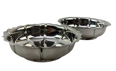 Lot 25 - PAIR OF EARLY 20TH CENTURY GEORGE V SILVER HALLMARKED BON BON DISHES
