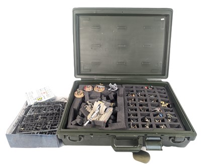 Lot 614 - WARHAMMER - 40,000 CARRY CASE & ASSORTED MODELS
