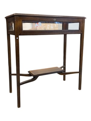 Lot 949 - EDWARDIAN MAHOGANY LINE INLAID BIJOUTERIE DISPLAY CABINET STAND
