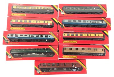 Lot 91 - MODEL RAILWAY - x9 HORNBY OO GAUGE CARRIAGES & COACHES