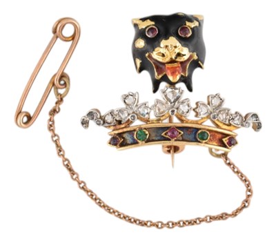 Lot 8 - EARLY 20TH CENTURY GOLD RUBY & EMERALD BROOCH PIN