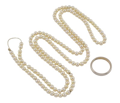 Lot 268 - 9CT GOLD & SILVER BAND RING & A PEARL NECKLACE