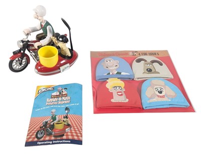 Lot 565 - WALLACE & GROMIT - RAPIDE-O-MATIC PRESERVES DISPENSER & EGG COSIES