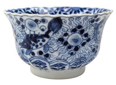 Lot 2 - 19TH CENTURY CHINESE BLUE & WHITE 'FISH & ALGAE' PORCELAIN TEA BOWL 清 宣德款 青花鱼藻纹茶杯