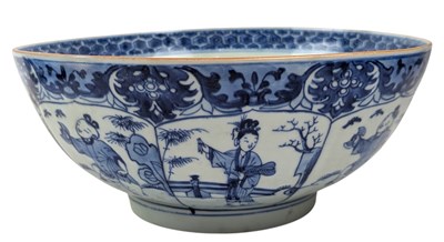 Lot 13 - QING DYNASTY KANGXI/ZHONGZHENG BLUE & WHITE 'FIGURINE' BOWL 康雍 青花莲花瓣戏婴美人赏月大盌