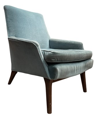 Lot 556 - PARKER KNOLL - RETRO 20TH CENTURY BLUE UPHOLSTERED EASY LOUNGE ARMCHAIR