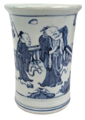 Lot 104 - CHINESE BLUE & WHITE 'FIGURINE' PORCELAIN BRUSH POT / BI TONG 青花人物笔筒