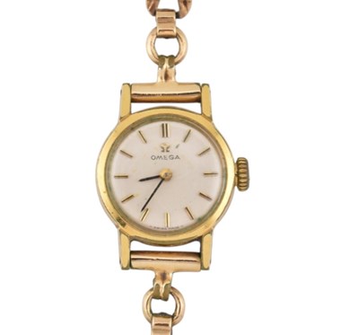 Lot 263 - OMEGA WRISTWATCH ON A HALLMARKED 9CT GOLD BRACELET STRAP
