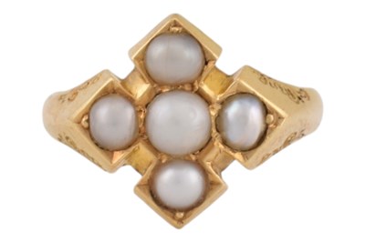 Lot 151 - EARLY 20TH CENTURY 18CT GOLD & PEARL CLUSTER RING