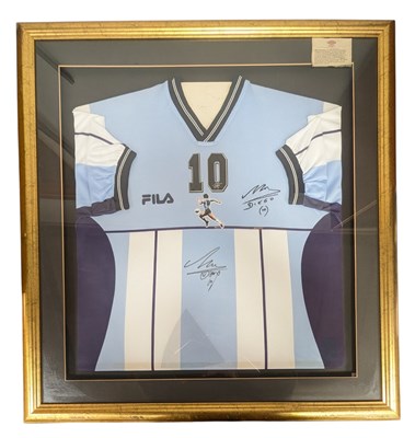 Lot 190 - FOOTBALL - DIEGO MARADONA (D.2020) - AUTOGRAPHED ARGENTINA SHIRT
