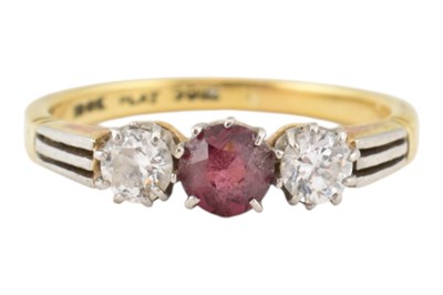 Lot 275 - 18CT GOLD , PLATINUM, GARNET & CZ THREE STONE RING