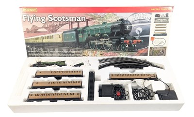 Lot 173 - MODEL RAILWAY - HORNBY OO GAUGE TRAIN SET - FLYING SCOTSMAN