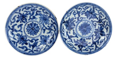 Lot 1 - PAIR OF CHINESE QING DYNASTY BLUE & WHITE 'FLORAL' SAUCERS 清 青花花卉碟一对