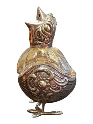 Lot 305 - EARLY 20TH CENTURY SILVER PLATED NOVELTY CHICK CRUET SALT SHAKER