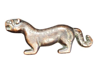 Lot 315 - 20TH CENTURY VINTAGE CHINESE BRONZED METAL TIGER TALLY / TALISMAN