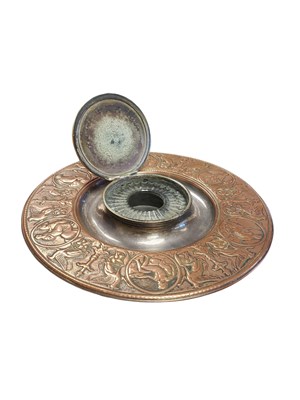 Lot 307 - EARLY 20TH CENTURY ELKINGTON & CO COPPER INKWELL