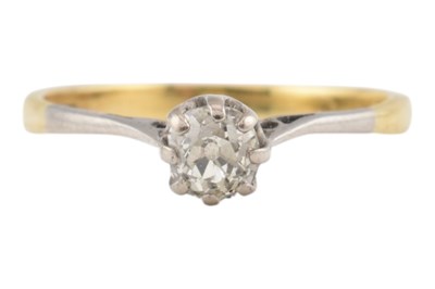 Lot 290 - 18CT GOLD & DIAMOND SOLITAIRE RING