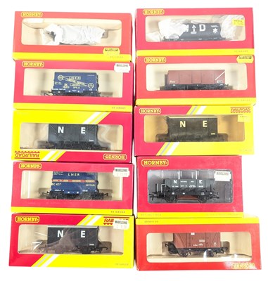 Lot 166 - MODEL RAILWAY - X10 HORNBY OO GAUGE ROLLING STOCK