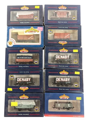 Lot 187 - MODEL RAILWAY - x10 BACHMANN BRANCH-LINE OO GAUGE ROLLING STOCK