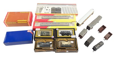 Lot 211 - MODEL RAILWAY - HORNBY, MAINLINE & OTHER OO GAUGE ROLLING STOCK