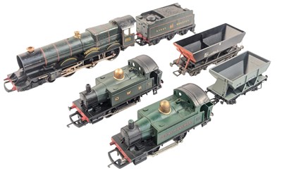 Lot 245 - MODEL RAILWAY - x3 HORNBY & LIMA OO GAUGE LOCOS WITH ROLLING STOCK