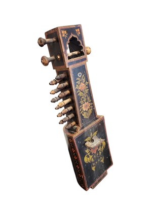 Lot 10 - MUSICAL INSTRUMENT - EARLY 20TH CENTURY INDIAN HAND PAINTED SARANGI
