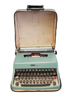 Lot 371 - 1960S SPANISH OLIVETTI LETTERA 32 TYPEWRITER HOUSED WITHIN ORIGINAL CASE