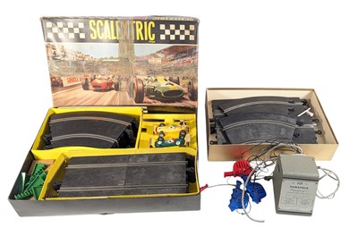 Lot 321 - SCALEXTRIC - BOXED SET 50 SLOT CAR RACING SET & TRACK