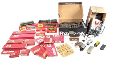 Lot 302 - MODEL RAILWAY -VINTAGE HORNBY DUBLO OO GAUGE LOCOMOTIVES & OTHER