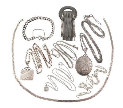 Lot 382 - COLLECTION OF SILVER JEWELLERY TO INCLUDE CHAINS & PENDANTS