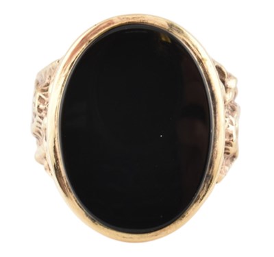 Lot 293 - HALLMARKED 9CT GOLD BLACK ONYX PANEL SIGNET RING