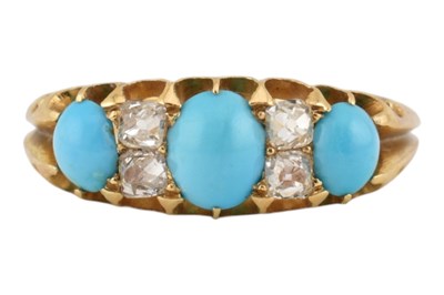 Lot 85 - EARLY 20TH CENTURY 18CT GOLD DIAMOND & TURQUOISE THREE STONE GYPSY RING