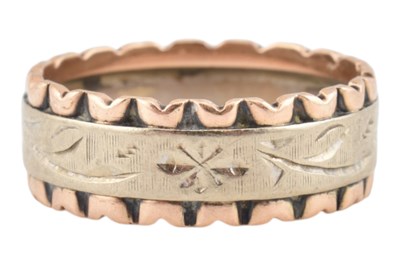 Lot 352 - 9CT YELLOW & WHITE GOLD BAND RING