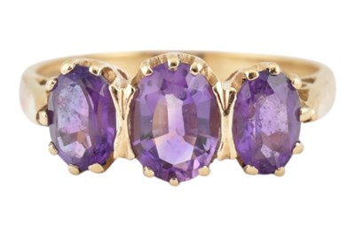 Lot 298 - HALLMARKED 9CT GOLD THREE STONE RING