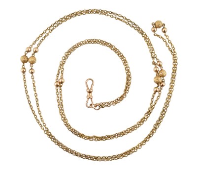 Lot 15 - EARLY 20TH CENTURY 15CT GOLD LONG GUARD MUFF CHAIN NECKLACE