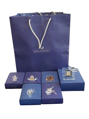 Lot 122 - SWAROVSKI - COLLECTION OF CONTEMPORARY GLASS CRYSTAL ORNAMENTS & BRANDED BAGS