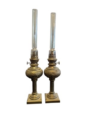 Lot 337 - A PAIR OF LATE 19TH / EARLY 20TH CENTURY BRASS TABLETOP OIL LAMPS