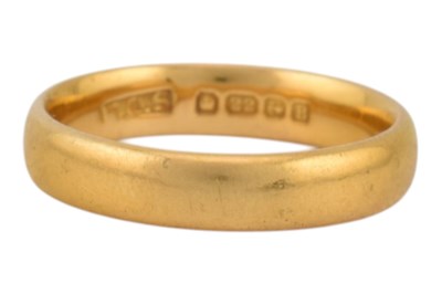 Lot 182 - 1920S HALLMARKED 22CT GOLD BAND RING