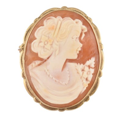 Lot 228 - HALLMARKED 9CT GOLD SHELL CAMEO BROOCH PIN