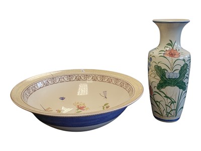 Lot 130 - 1997 WEDGWOOD SARAH'S GARDEN LARGE BOWL W/ EARLY 20TH CENTURY TIN GLAZED VASE